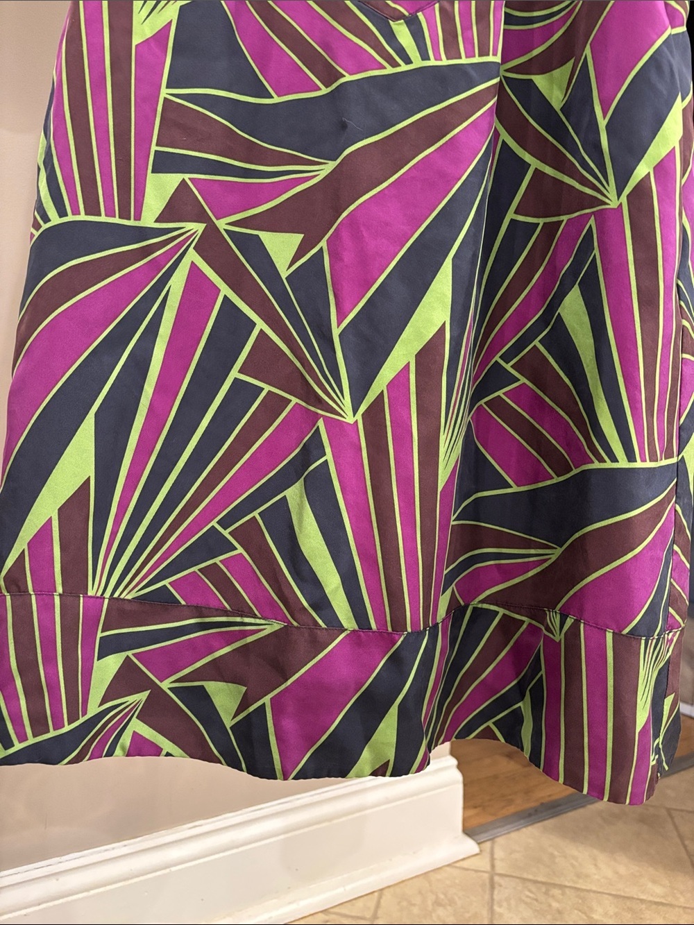 DKNY 100% Silk Geometric Print Shift Dress Size 6 Missing Belt - Picture 7 of 8